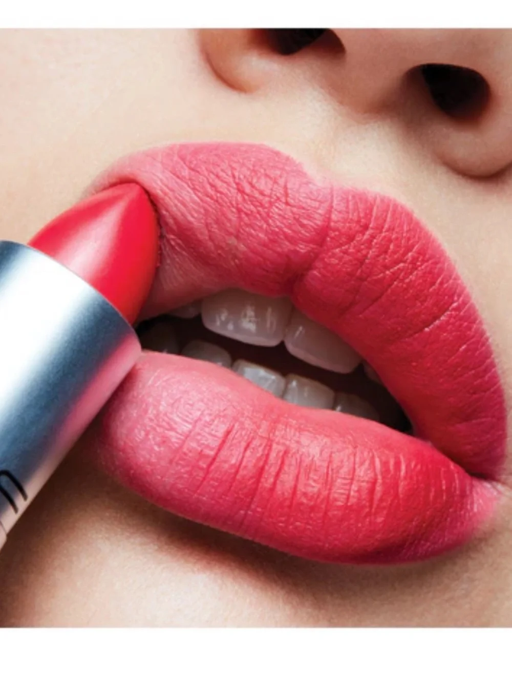 MAC Cosmetics Relentlessly Red Mini Retro Matte Lipstick - Red